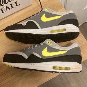 Size 10 Nike Airmax